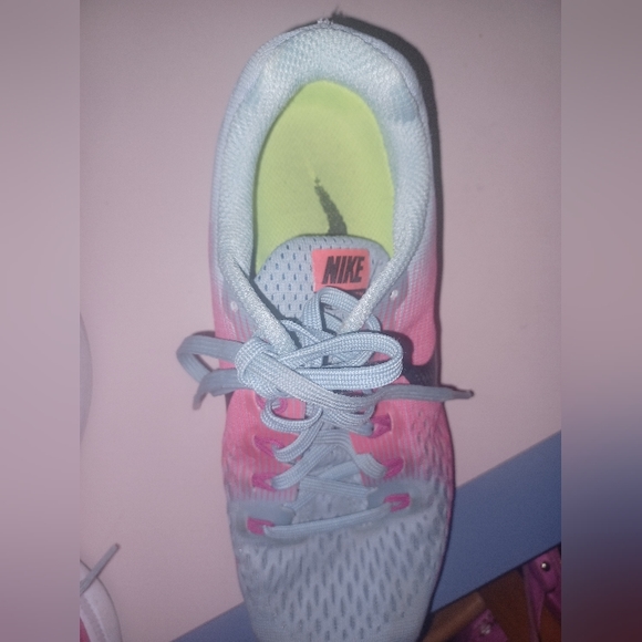 Shoes - Picture 2 of 5